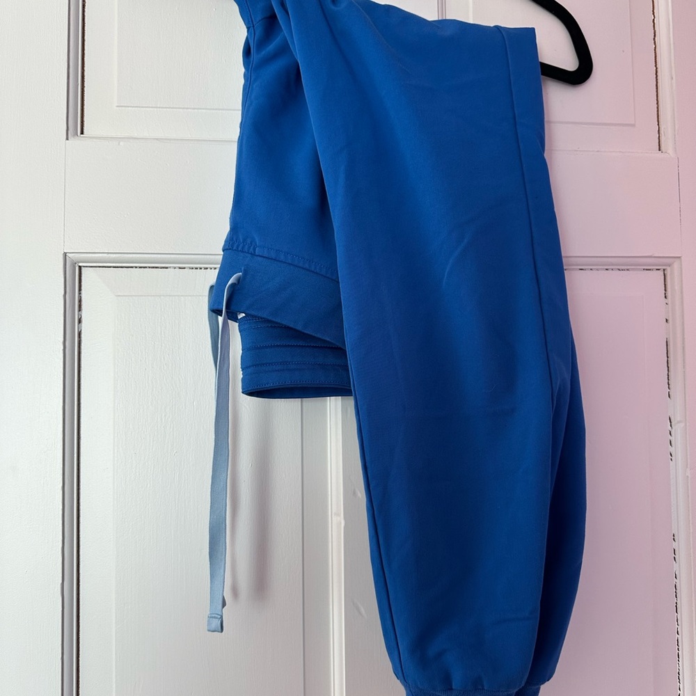 Yale YNHH royal blue nursing scrub tops & bottoms - Picture 6 of 11